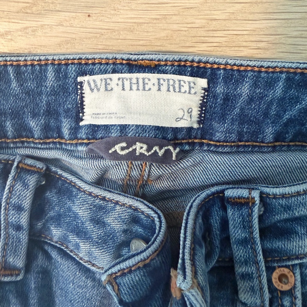 Free People We The Free CRVY Flare Jeans Size 29 Medium Wash Denim - Picture 4 of 6